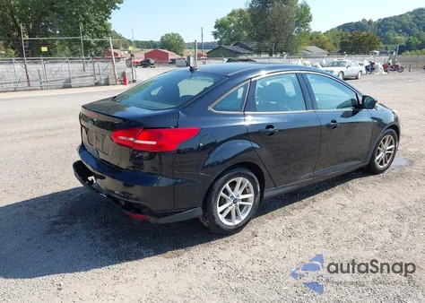 2017 Ford Focus Se z USA, uszkodzony, nr VIN 1FADP3F23HL228839